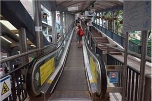 Escalator extérieur avec pédale de sécurité
